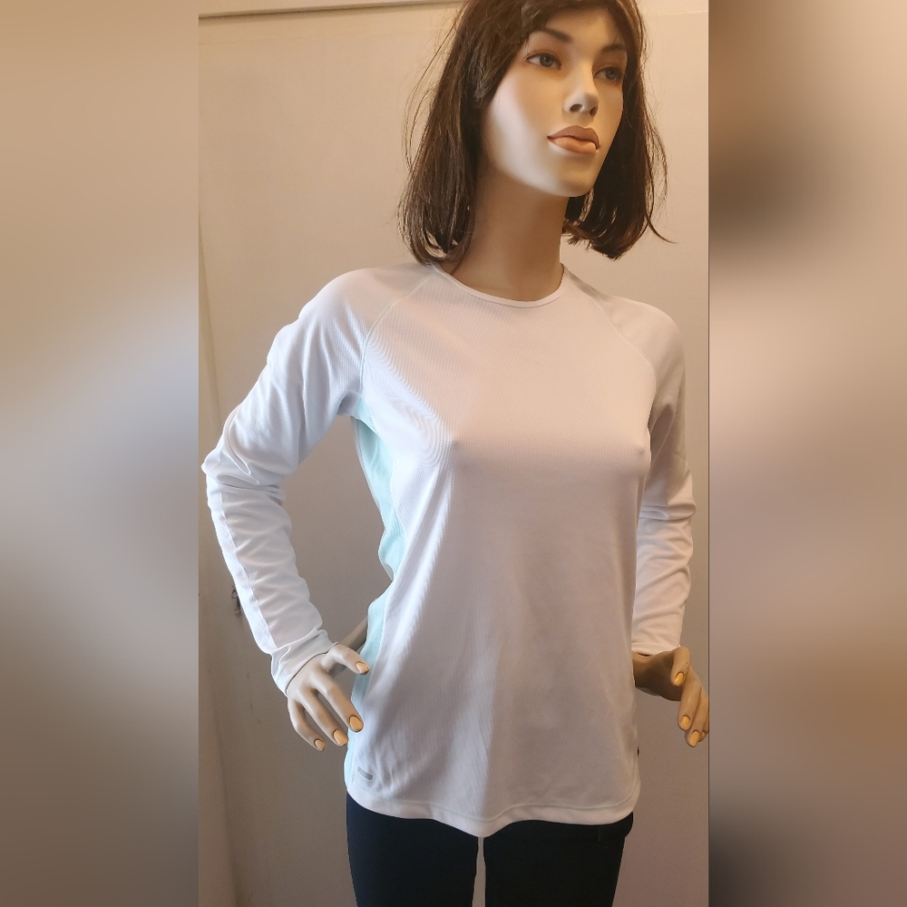 ALO Yoga Women's White and Mint Long Sleeve Top. Alo CoolFit. - Picture 6 of 15